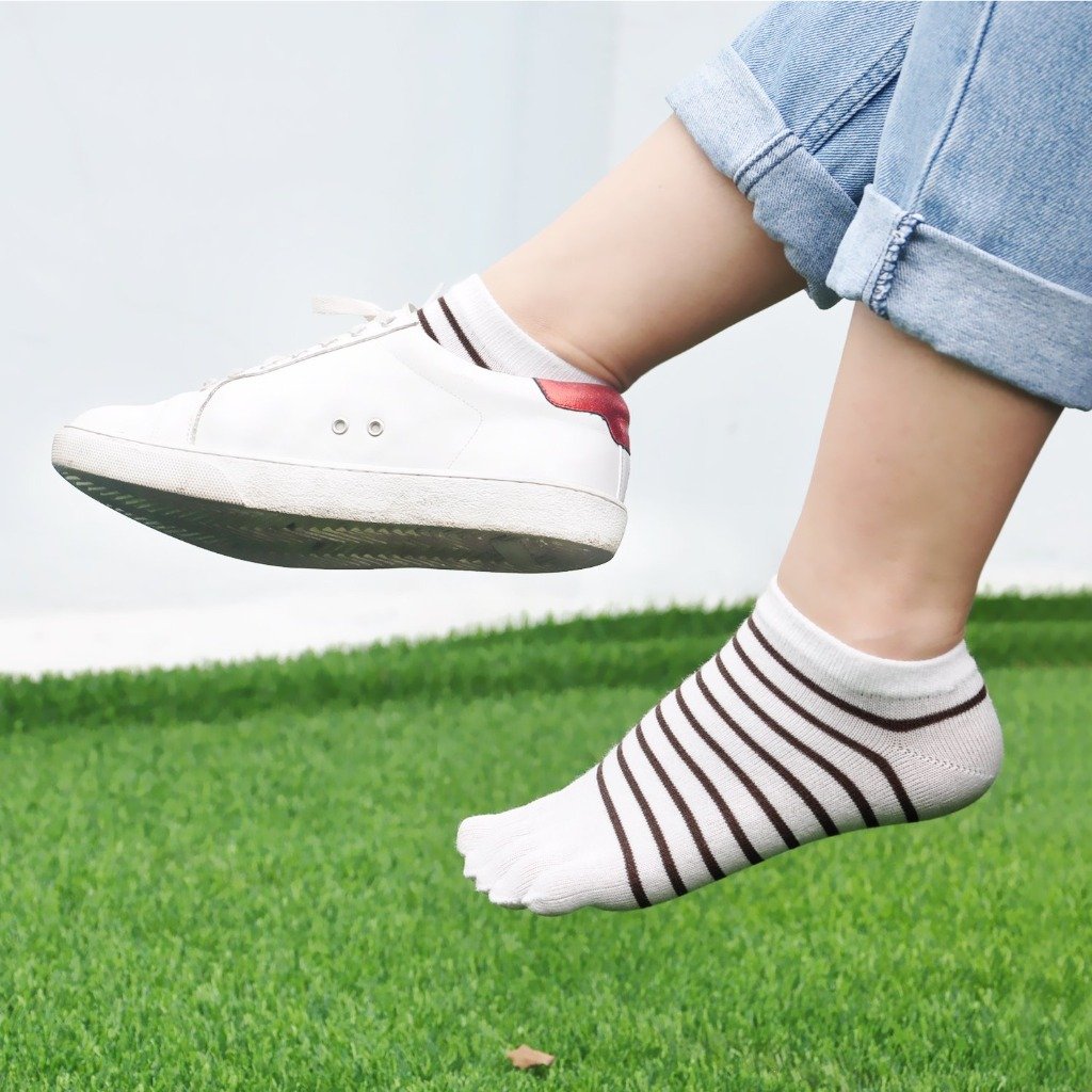 white stripes low cut socks