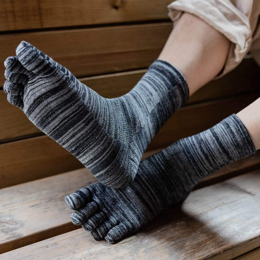 black and grey workout crew socks for men